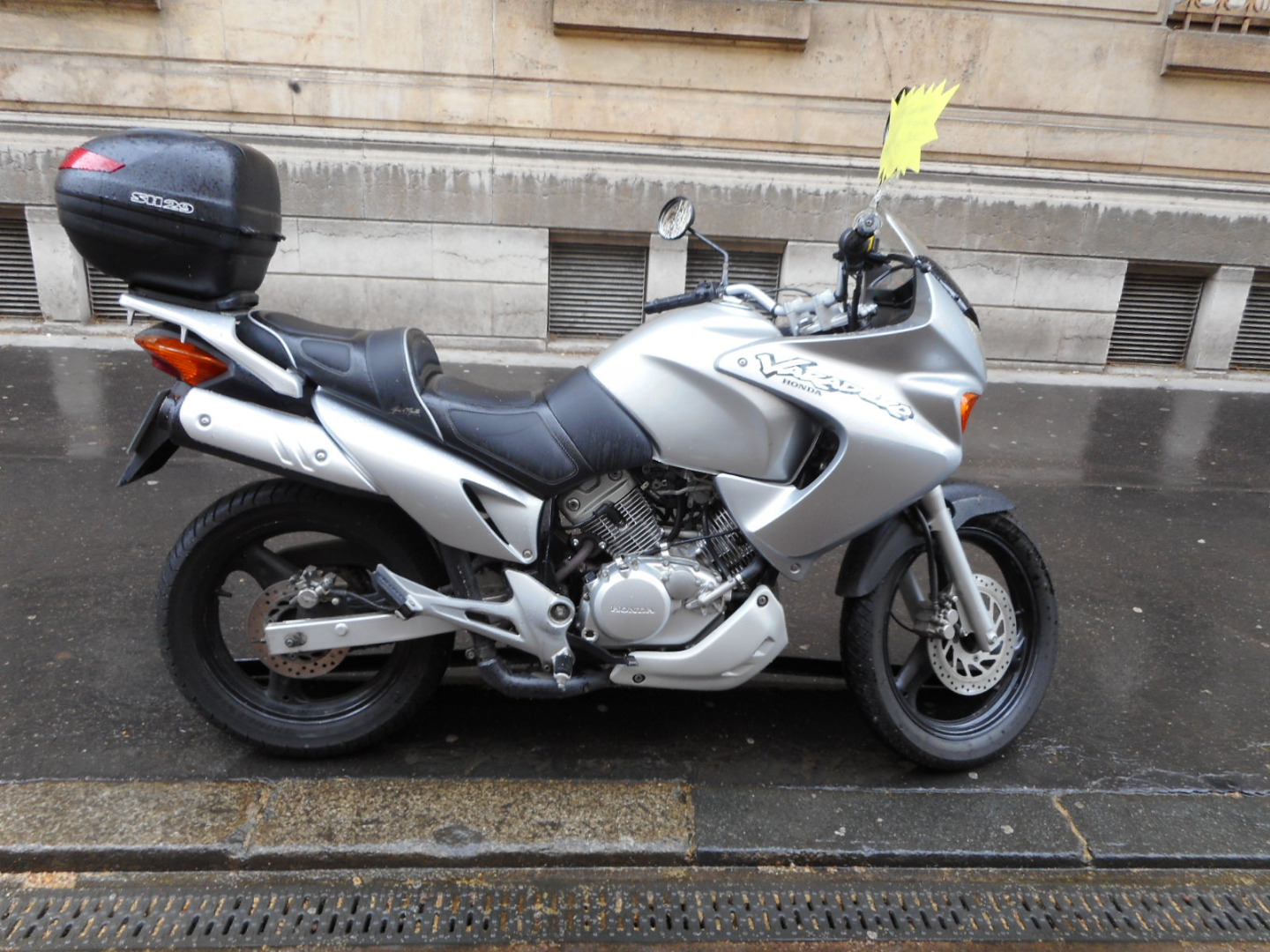 Moto depot Motos d’occasion de 51 a 125 cc honda, VARADERO 125 HONDA